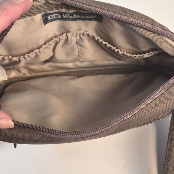 Lug Carousel- convertible cross body bag- tan - Picture 11 of 14